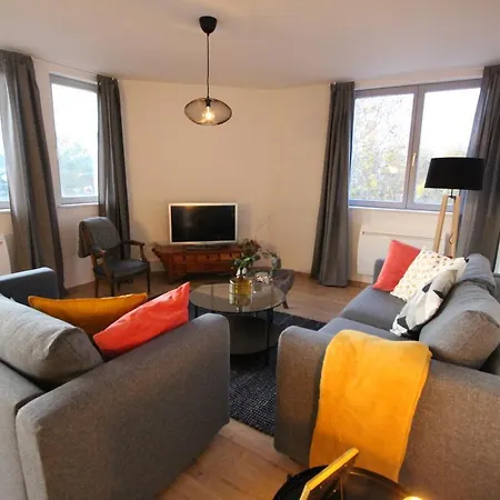 Center - Bright And Large Remparts *