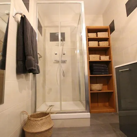 Center - Bright And Large Remparts *