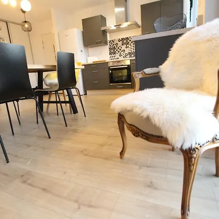 Center - Bright And Large Remparts Appartement *