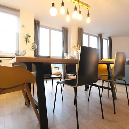 Center - Bright And Large Remparts *