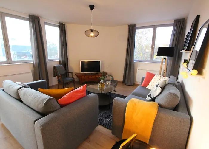 Center - Bright And Large Remparts *