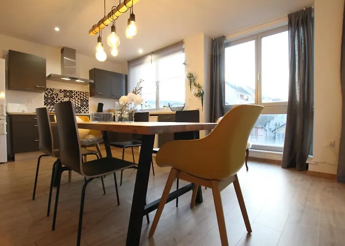 Center - Bright And Large Remparts