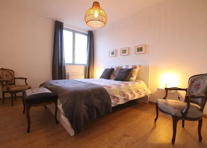 Center - Bright And Large Remparts *