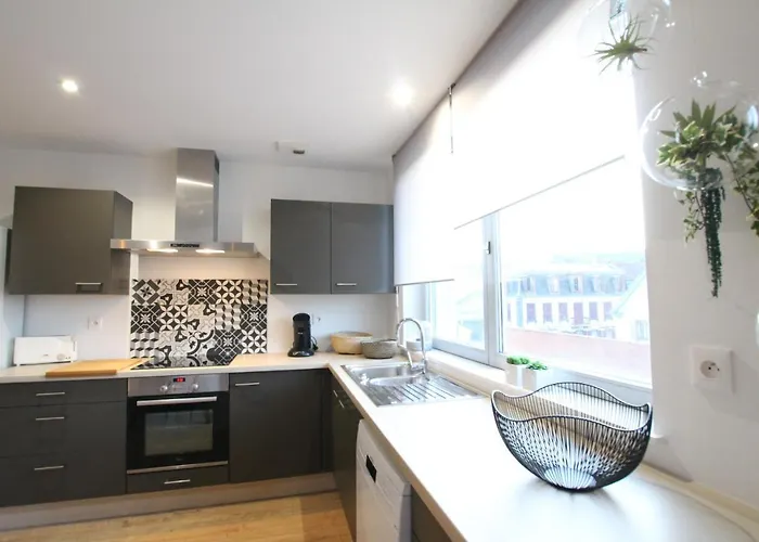 Apartment Center - Bright And Large Remparts