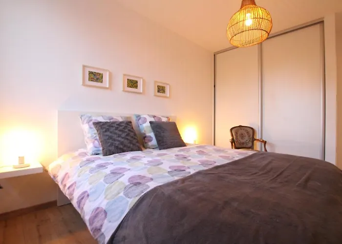 Center - Bright And Large Remparts *